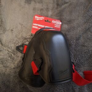 Milwaukee Black Knee Pads